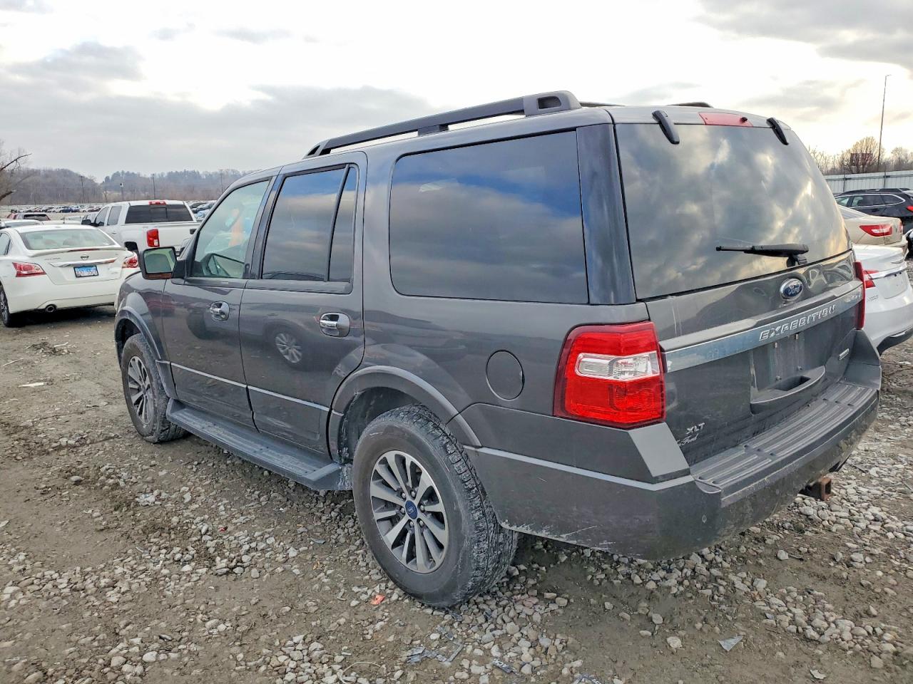 2017 FORD EXPEDITION XLT photo 3