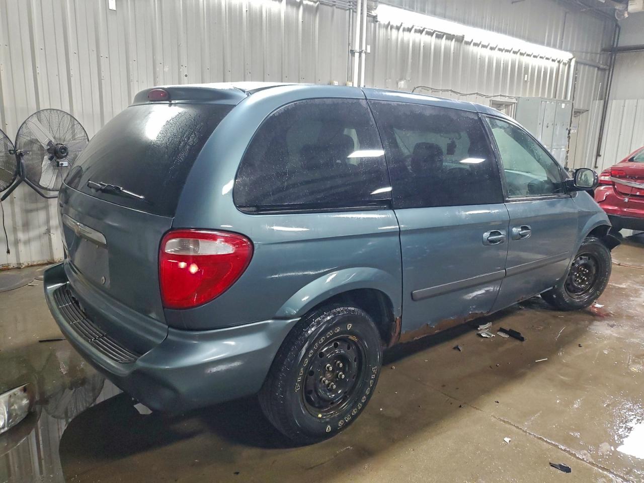 2007 CHRYSLER TOWN & COUNTRY LX photo 5