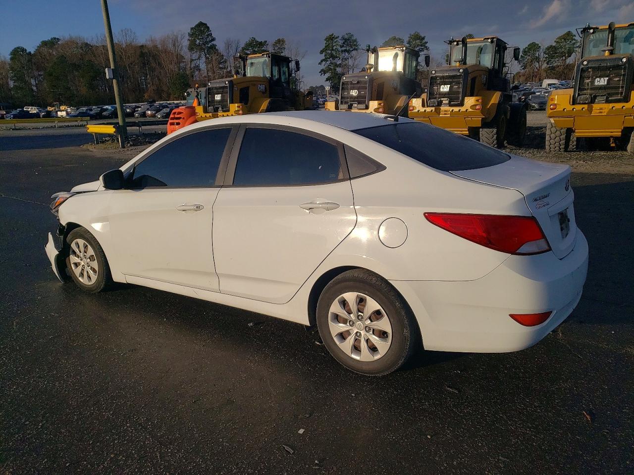 2016 HYUNDAI ACCENT SE photo 2