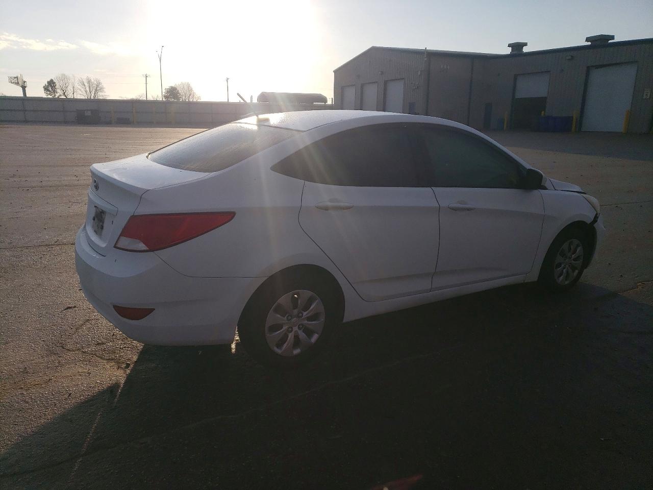 2016 HYUNDAI ACCENT SE photo 3