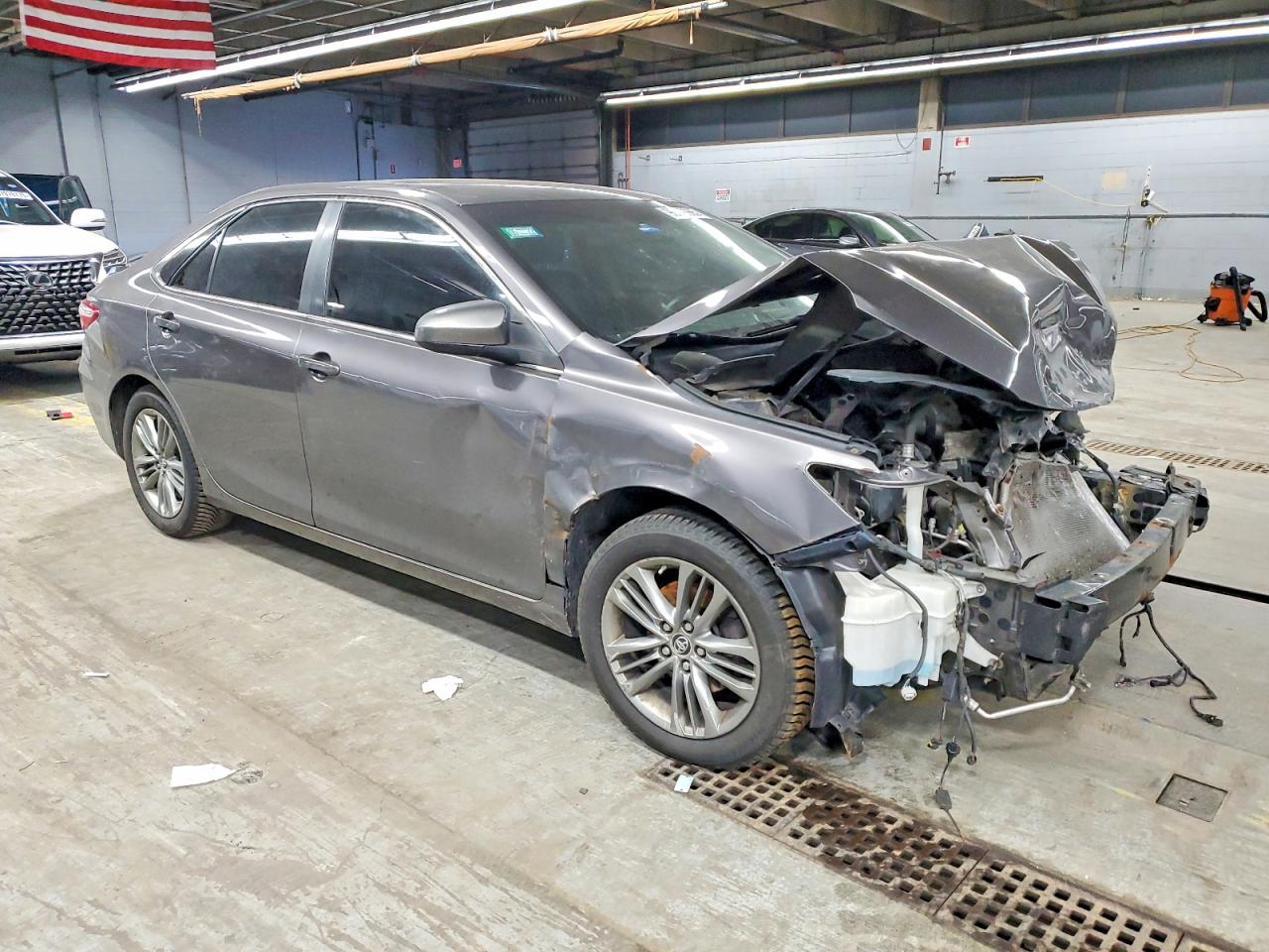 2016 TOYOTA CAMRY LE photo 4