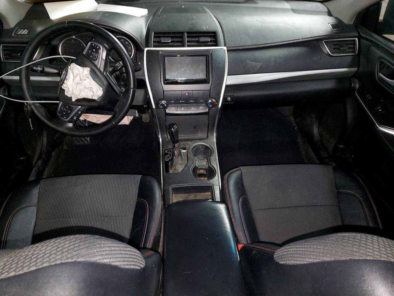 2016 TOYOTA CAMRY LE photo 8