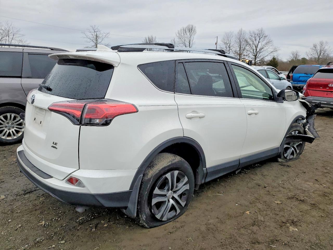 2017 TOYOTA RAV4 LE photo 5