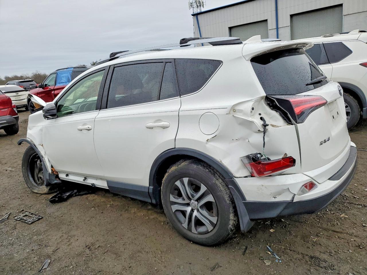 2017 TOYOTA RAV4 LE photo 3