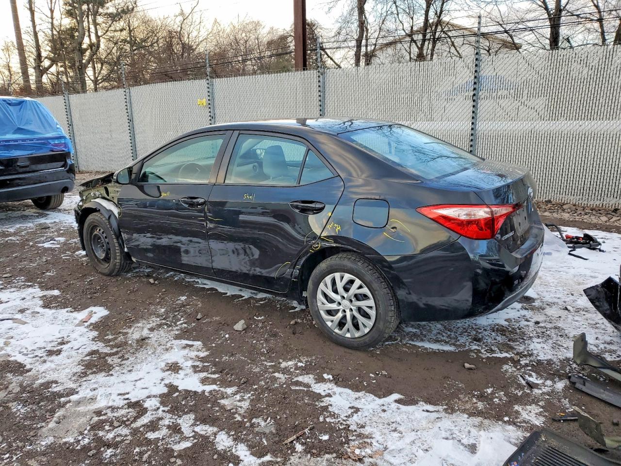 2019 TOYOTA COROLLA L photo 2