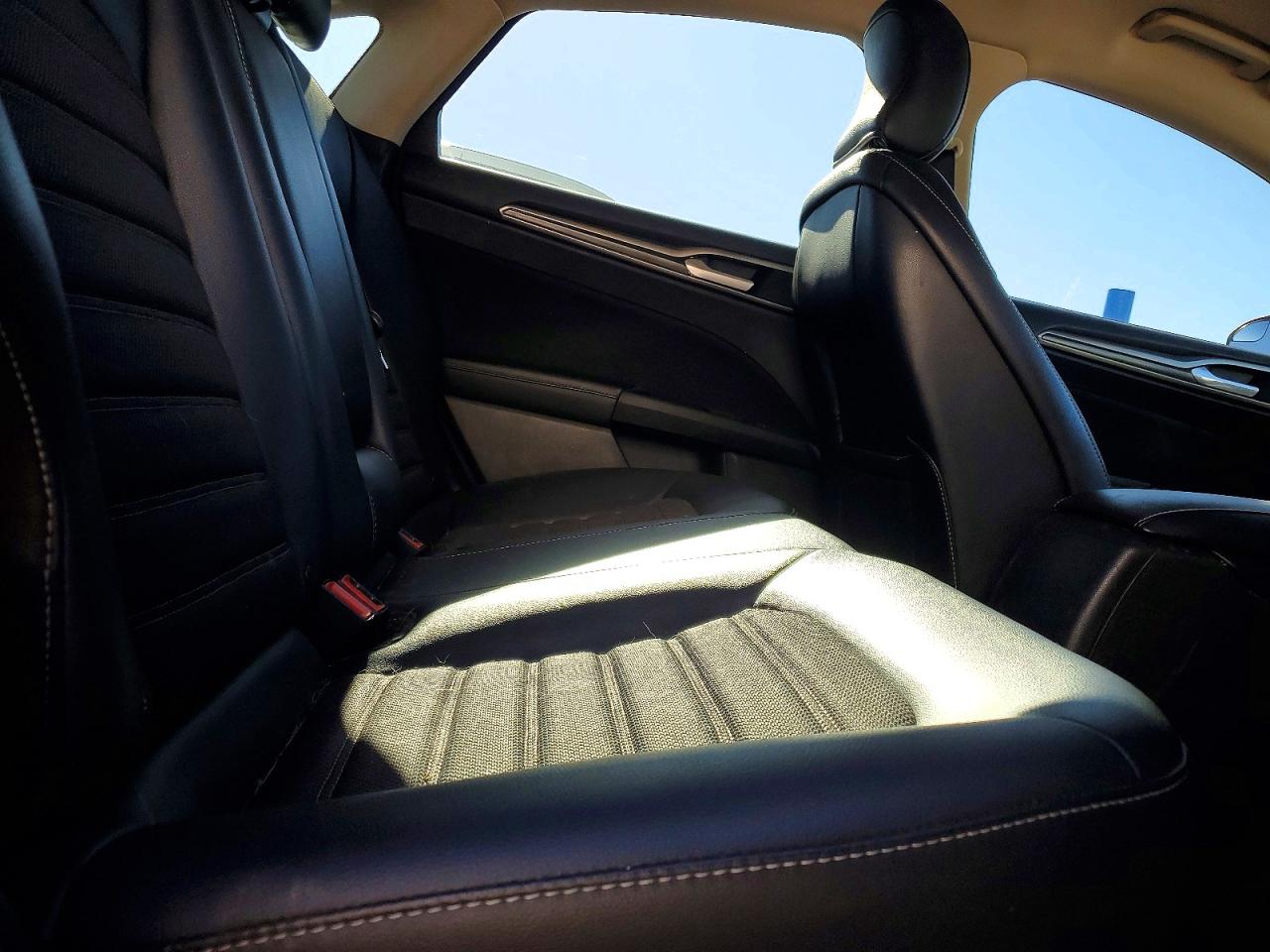 2017 FORD FUSION SE photo 10