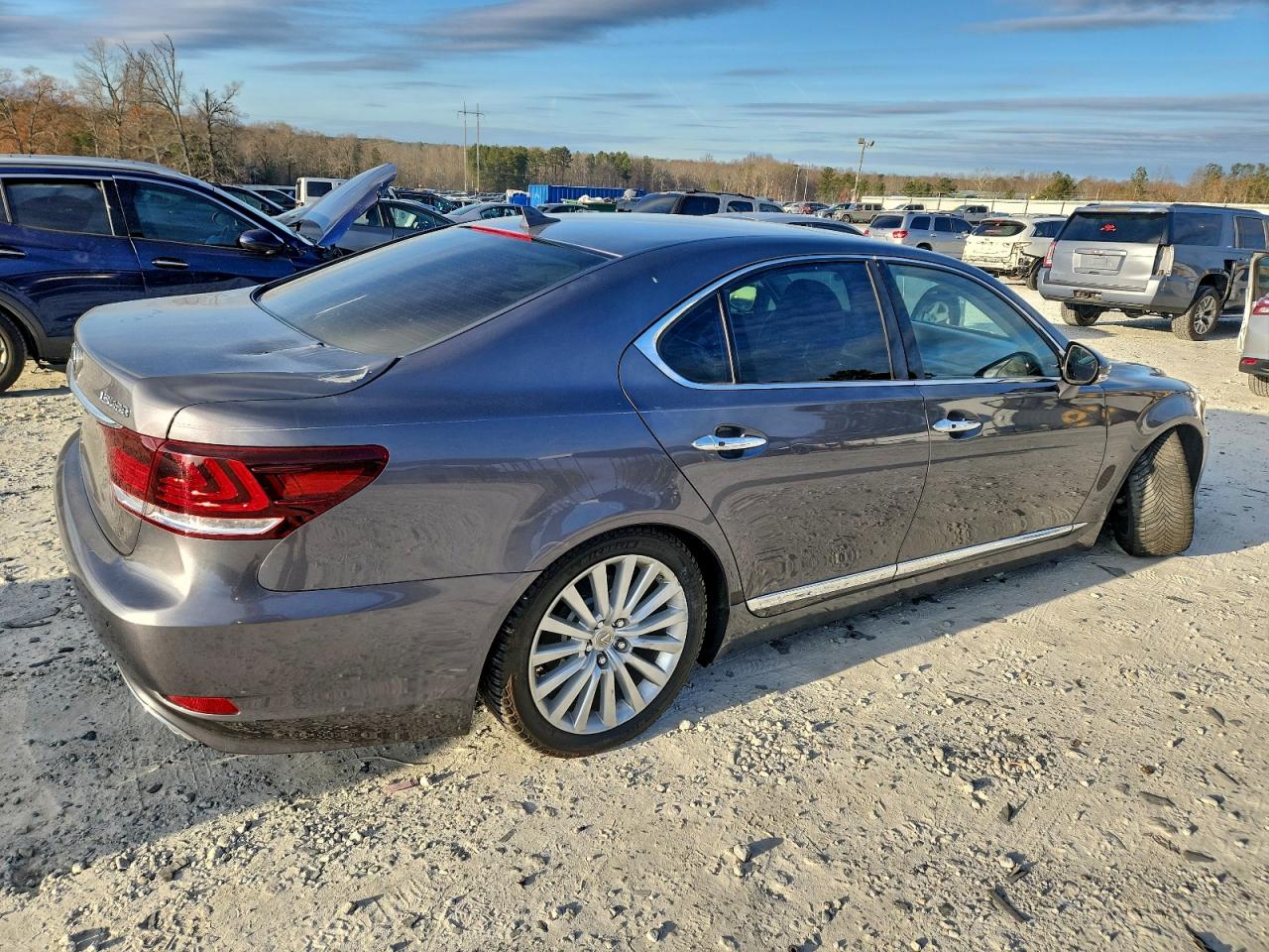 2013 LEXUS LS 460 photo 3