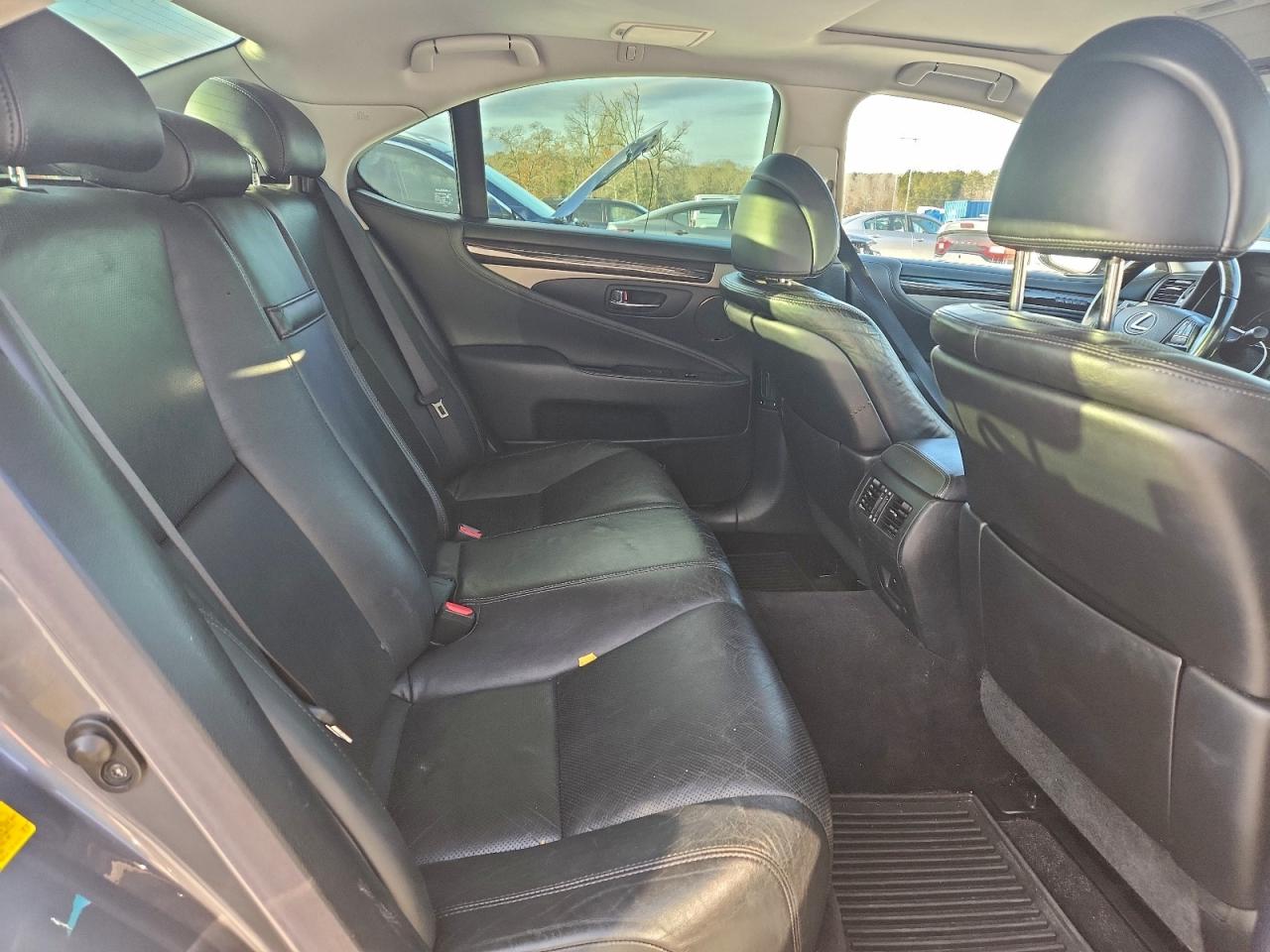 2013 LEXUS LS 460 photo 10