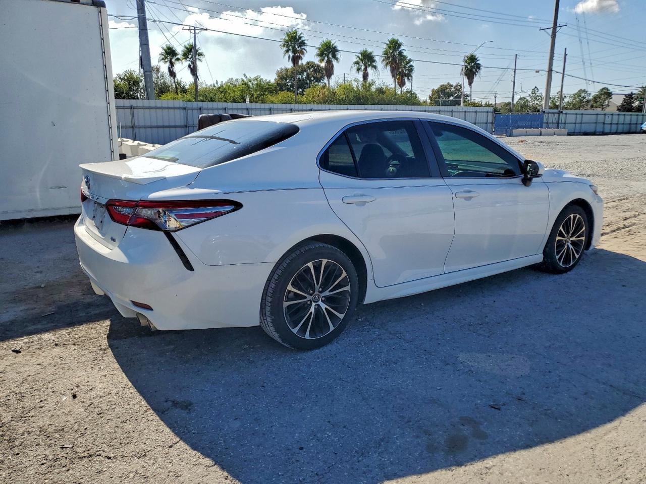 2018 TOYOTA CAMRY L photo 5