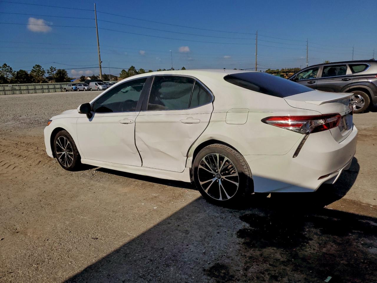2018 TOYOTA CAMRY L photo 3