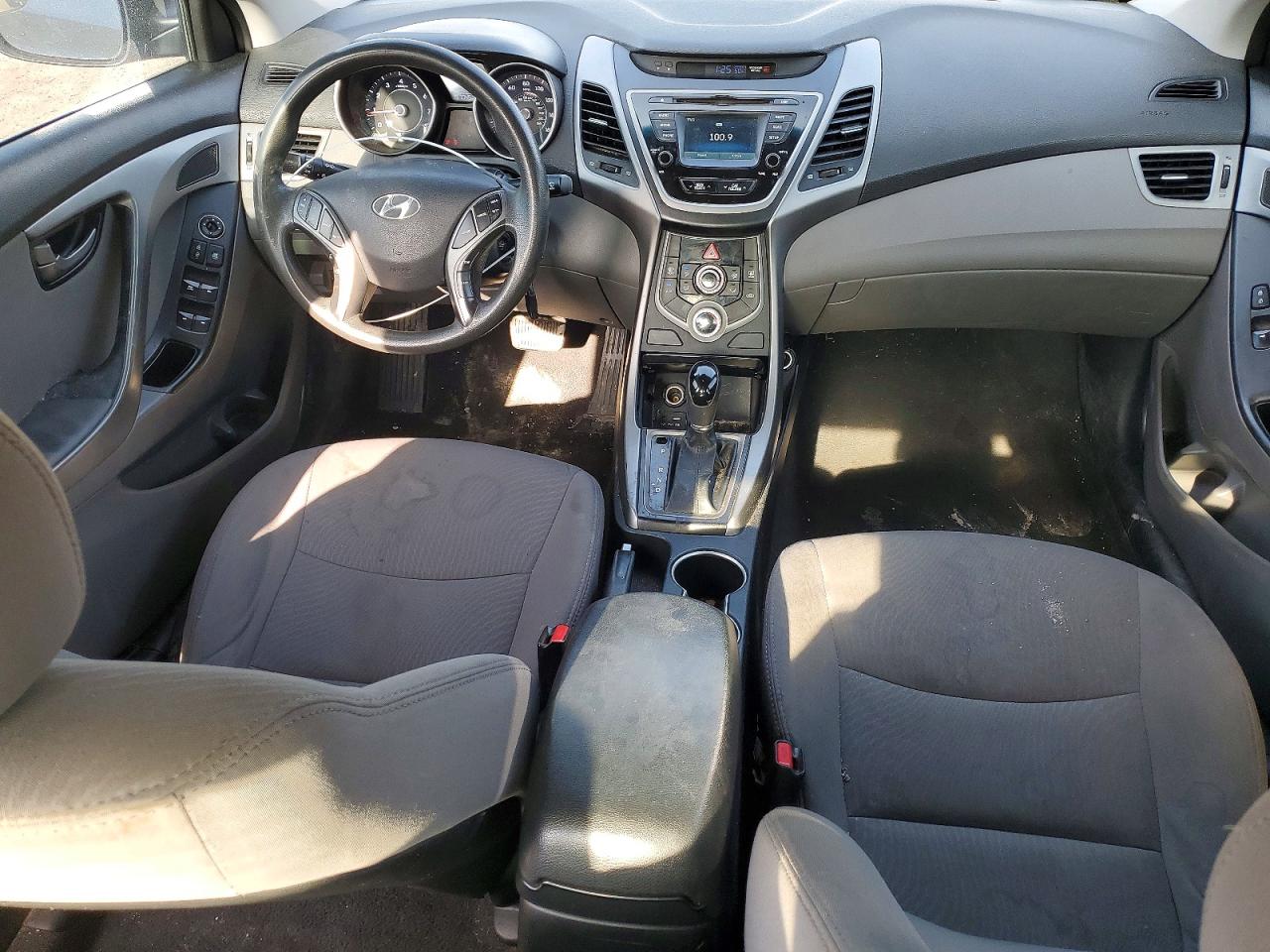 2016 HYUNDAI ELANTRA SE photo 8