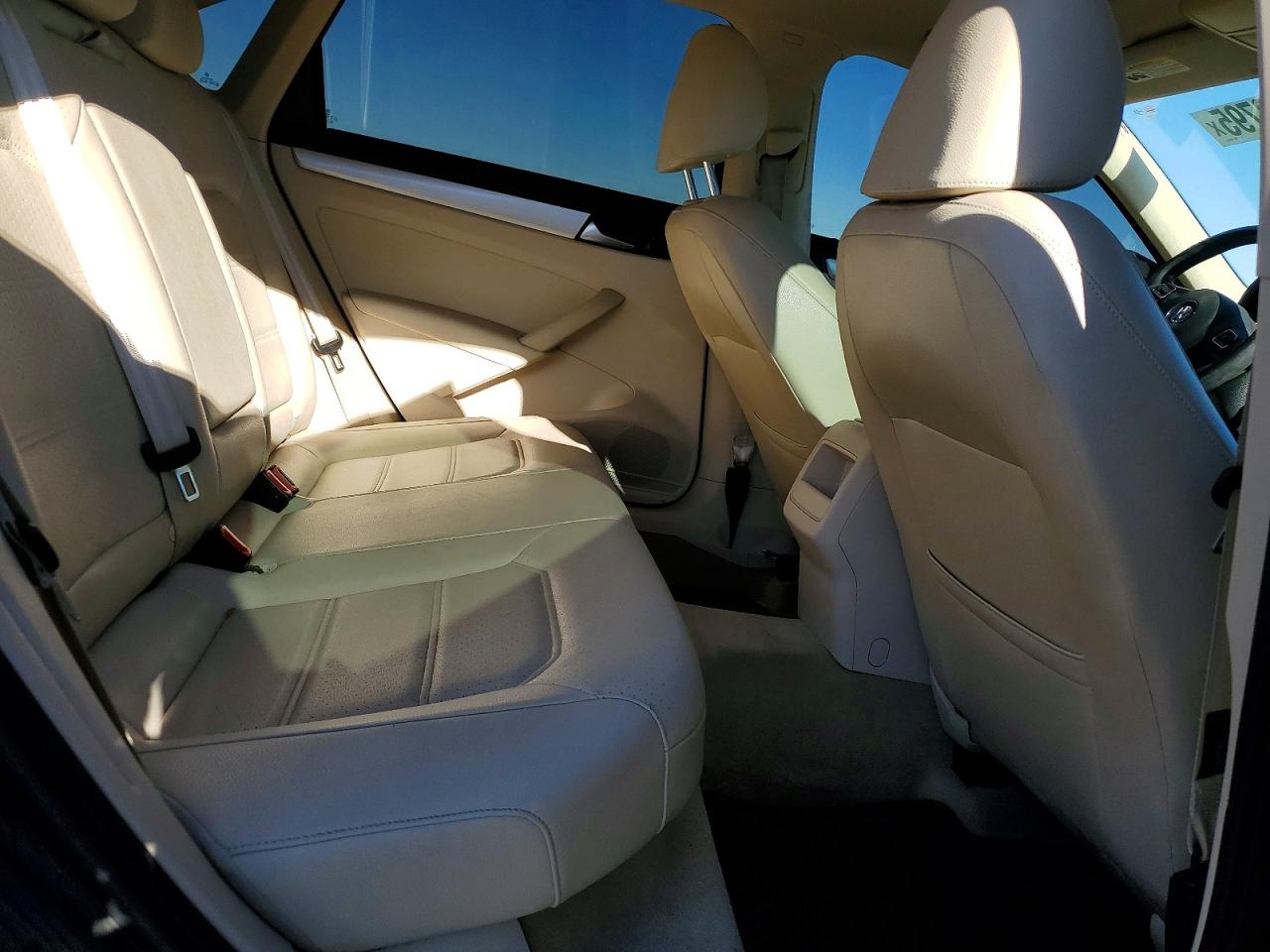 2012 VOLKSWAGEN PASSAT SE photo 10
