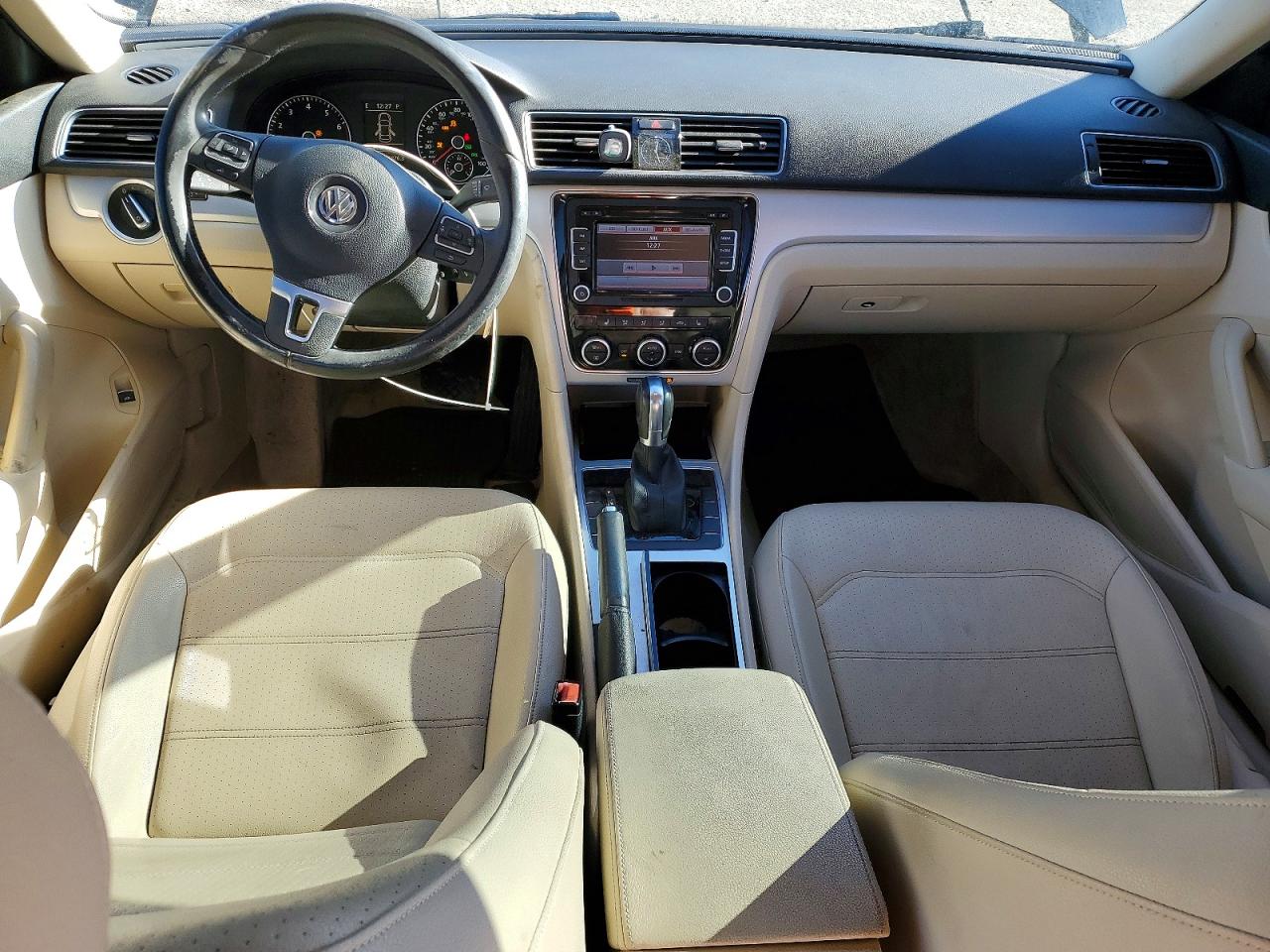 2012 VOLKSWAGEN PASSAT SE photo 8