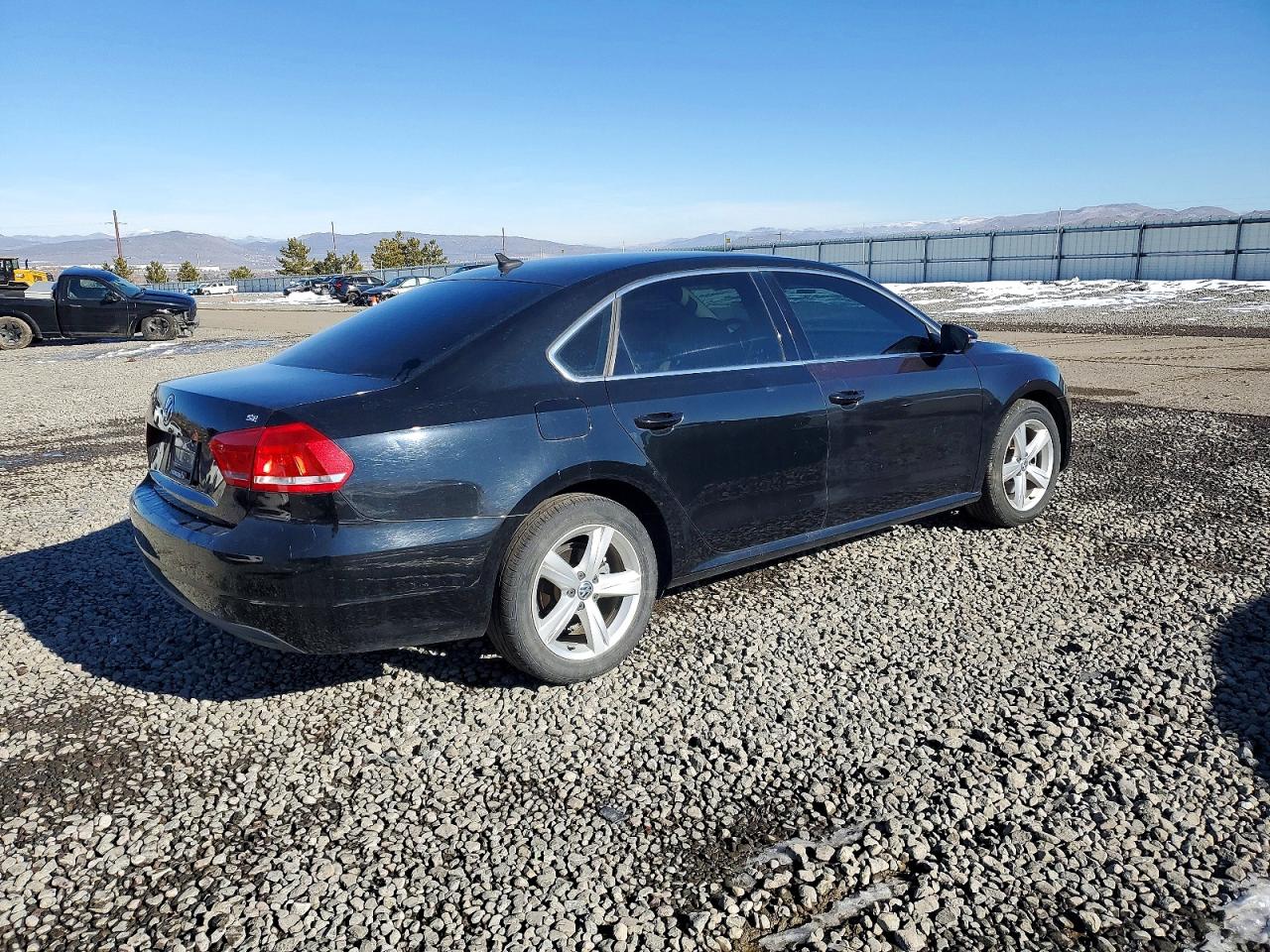 2012 VOLKSWAGEN PASSAT SE photo 3