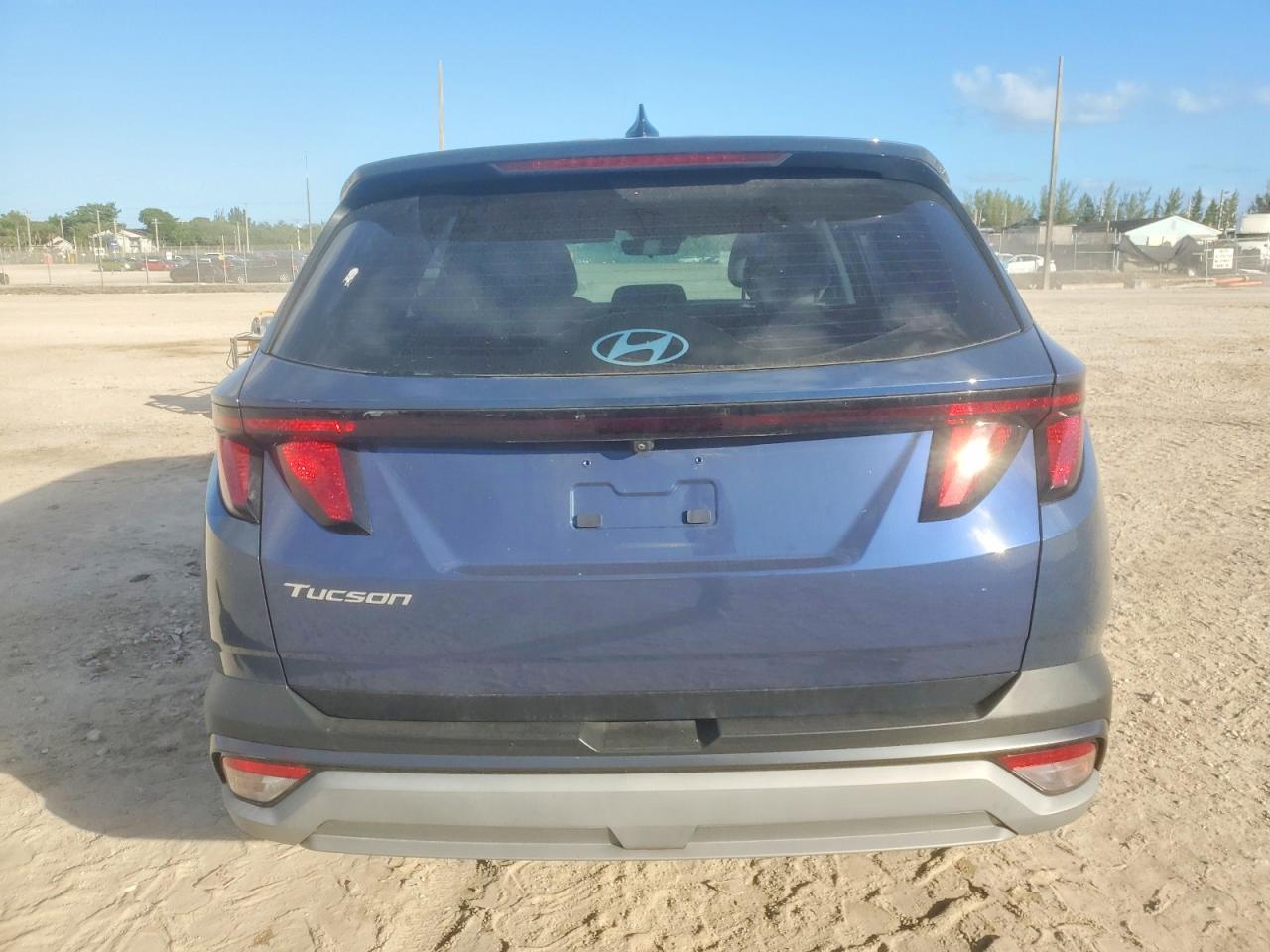 2025 HYUNDAI TUCSON SE photo 11