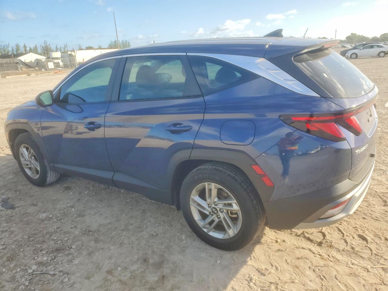 2025 HYUNDAI TUCSON SE photo 3