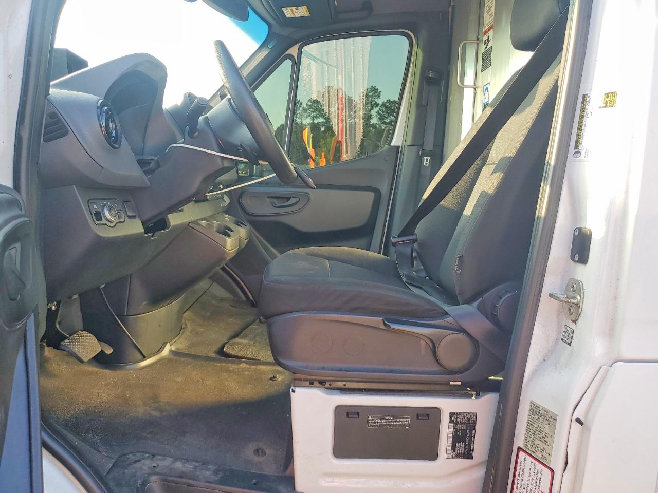 2020 MERCEDES BENZ SPRINTER 2500 DELIVERY VAN photo 7