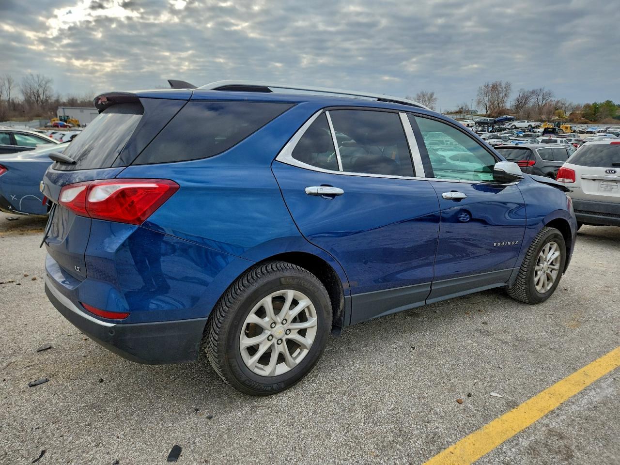 2019 CHEVROLET EQUINOX LT photo 3