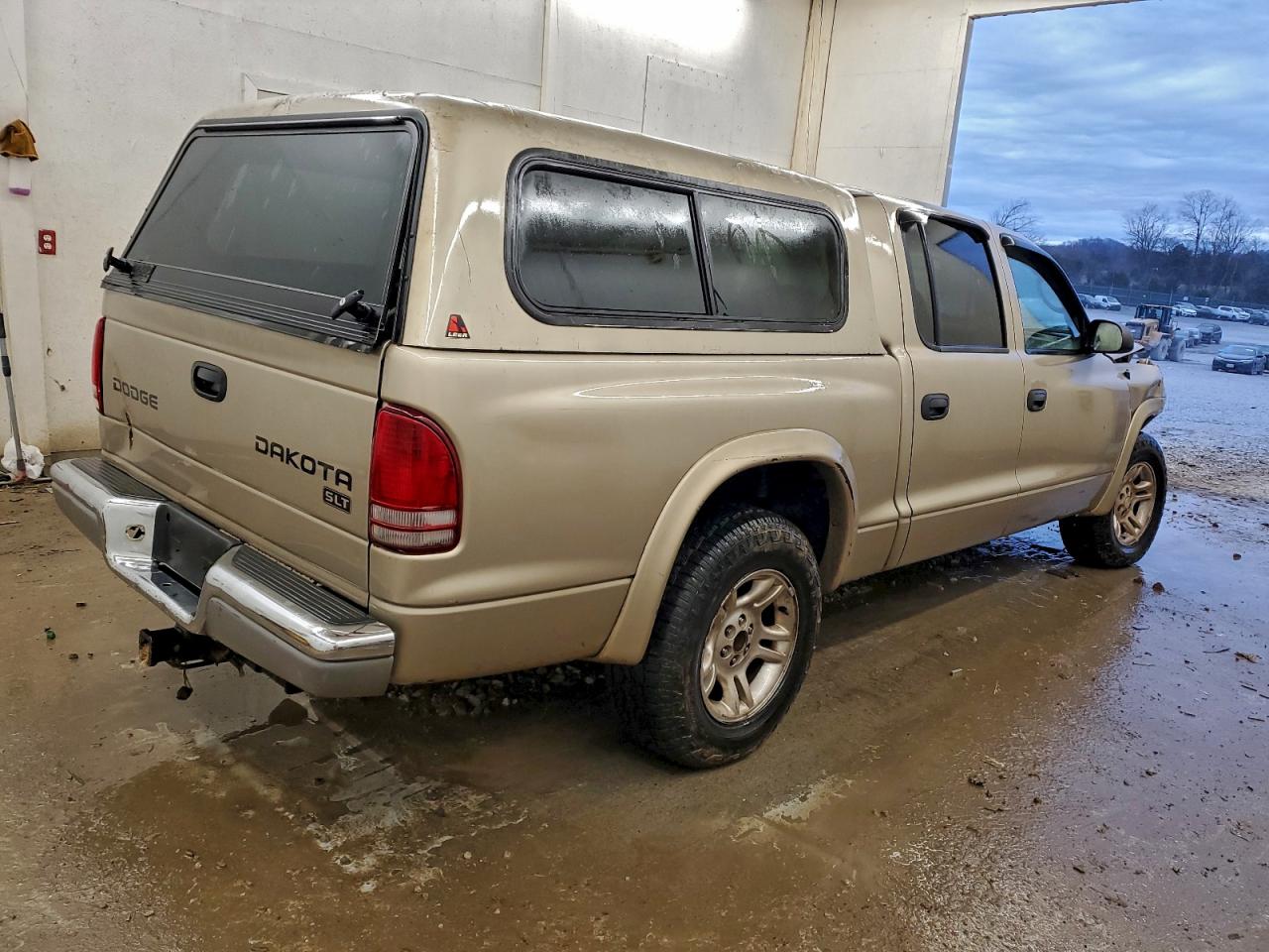 2004 DODGE DAKOTA QUAD SLT photo 3