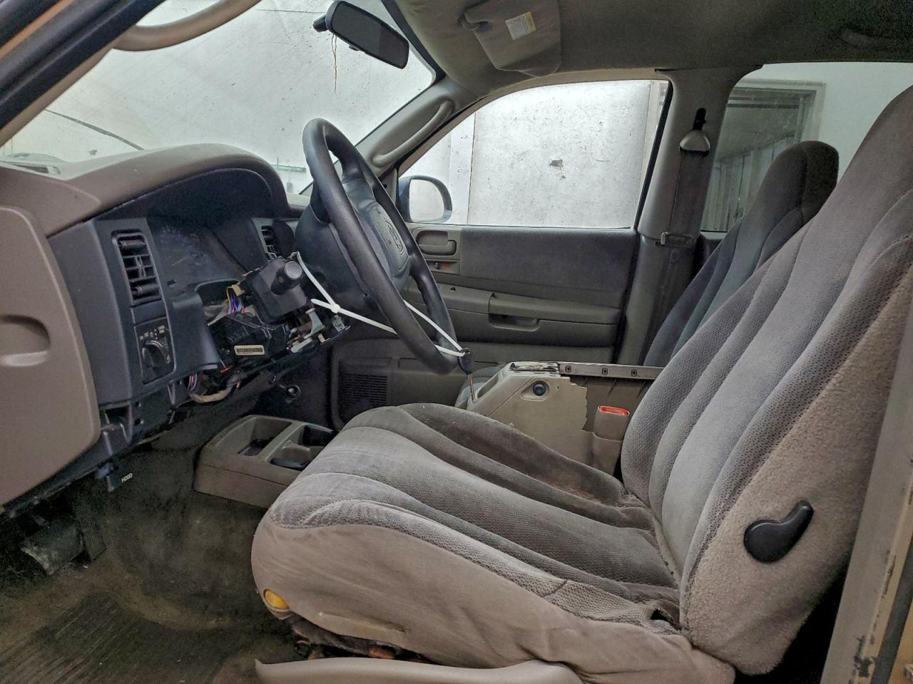 2004 DODGE DAKOTA QUAD SLT photo 7