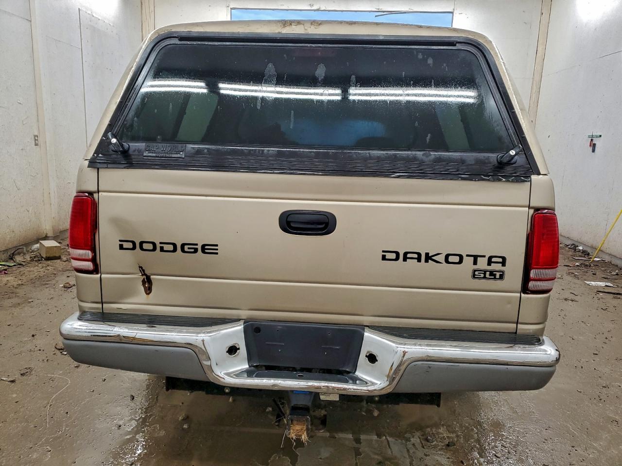 2004 DODGE DAKOTA QUAD SLT photo 6