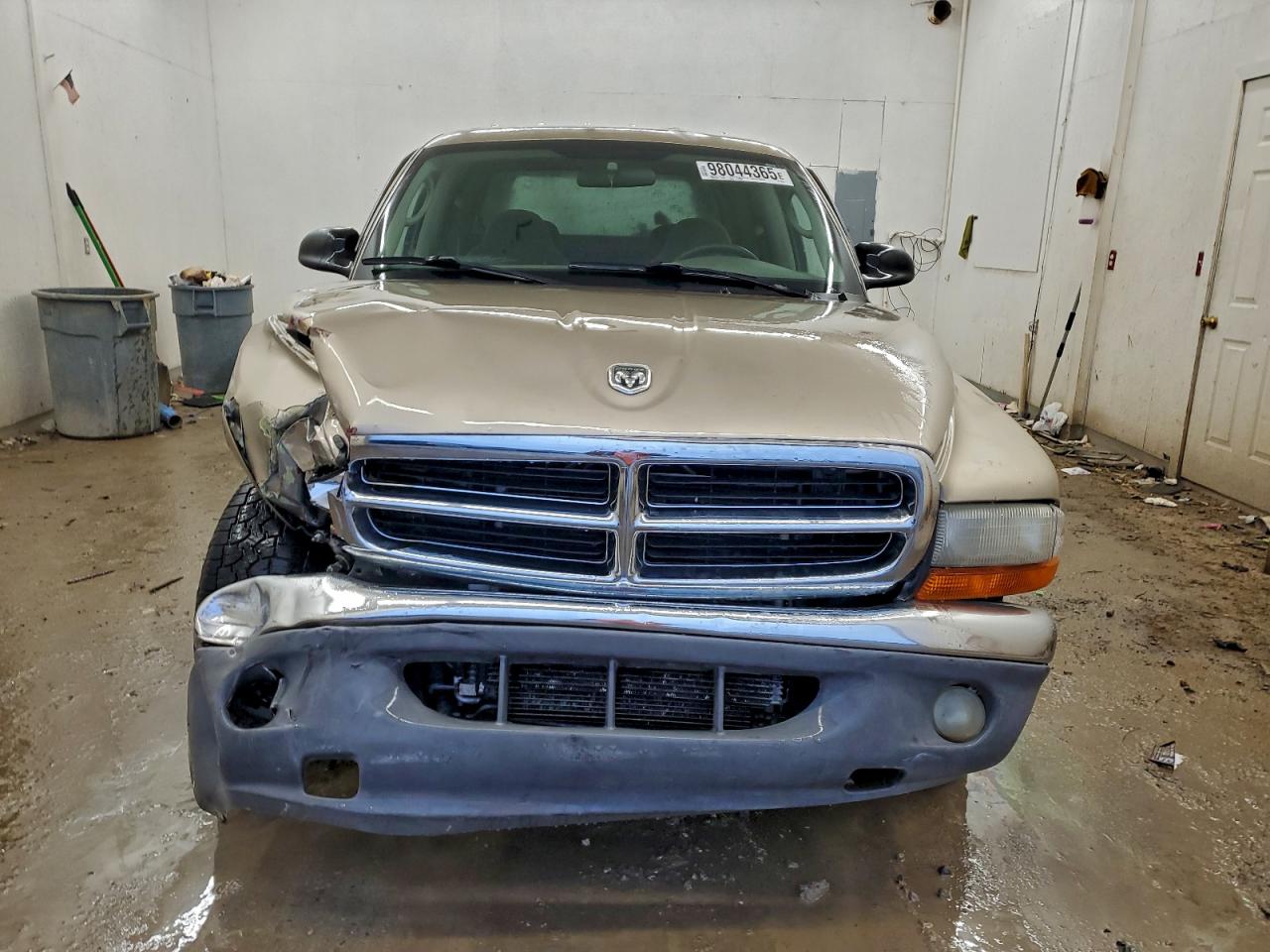 2004 DODGE DAKOTA QUAD SLT photo 5