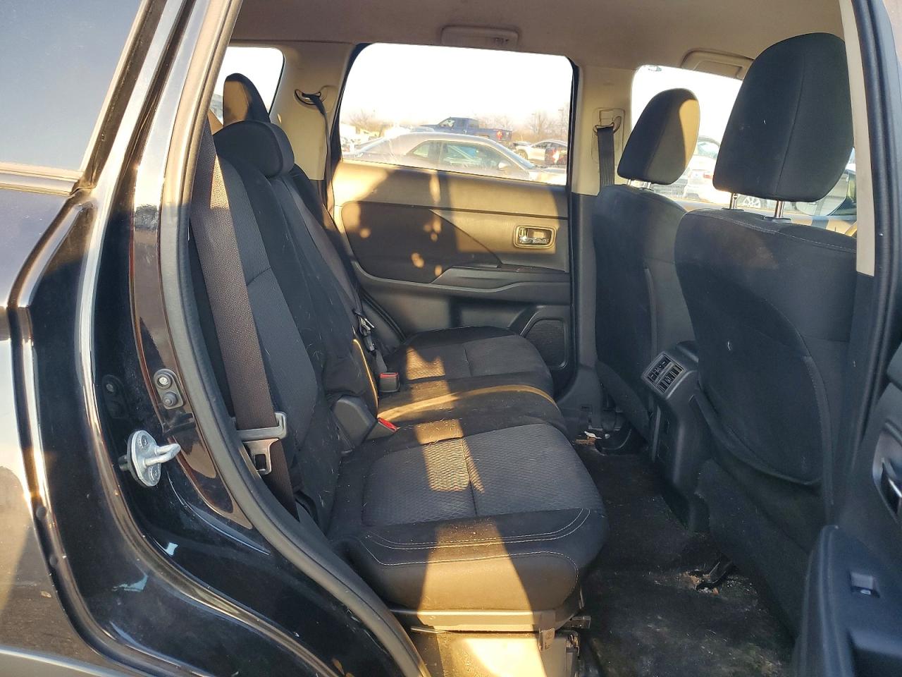 2019 MITSUBISHI OUTLANDER ES photo 11