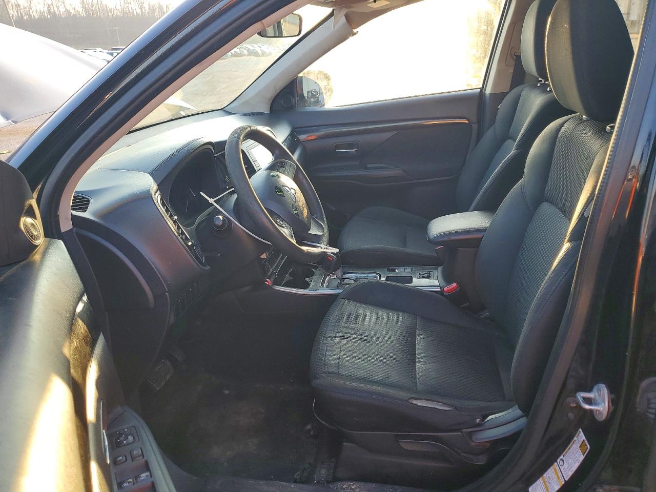 2019 MITSUBISHI OUTLANDER ES photo 7
