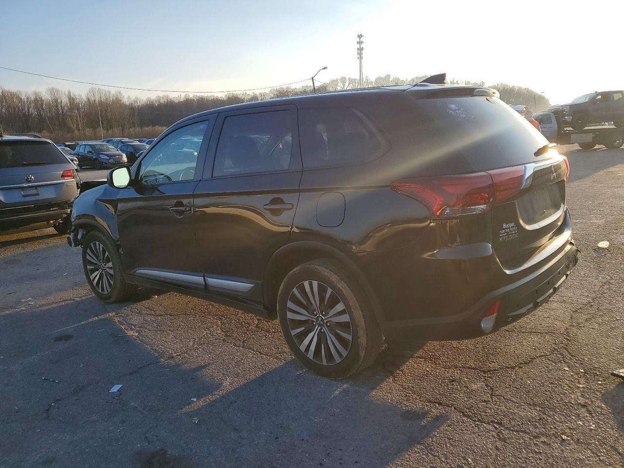 2019 MITSUBISHI OUTLANDER ES photo 2