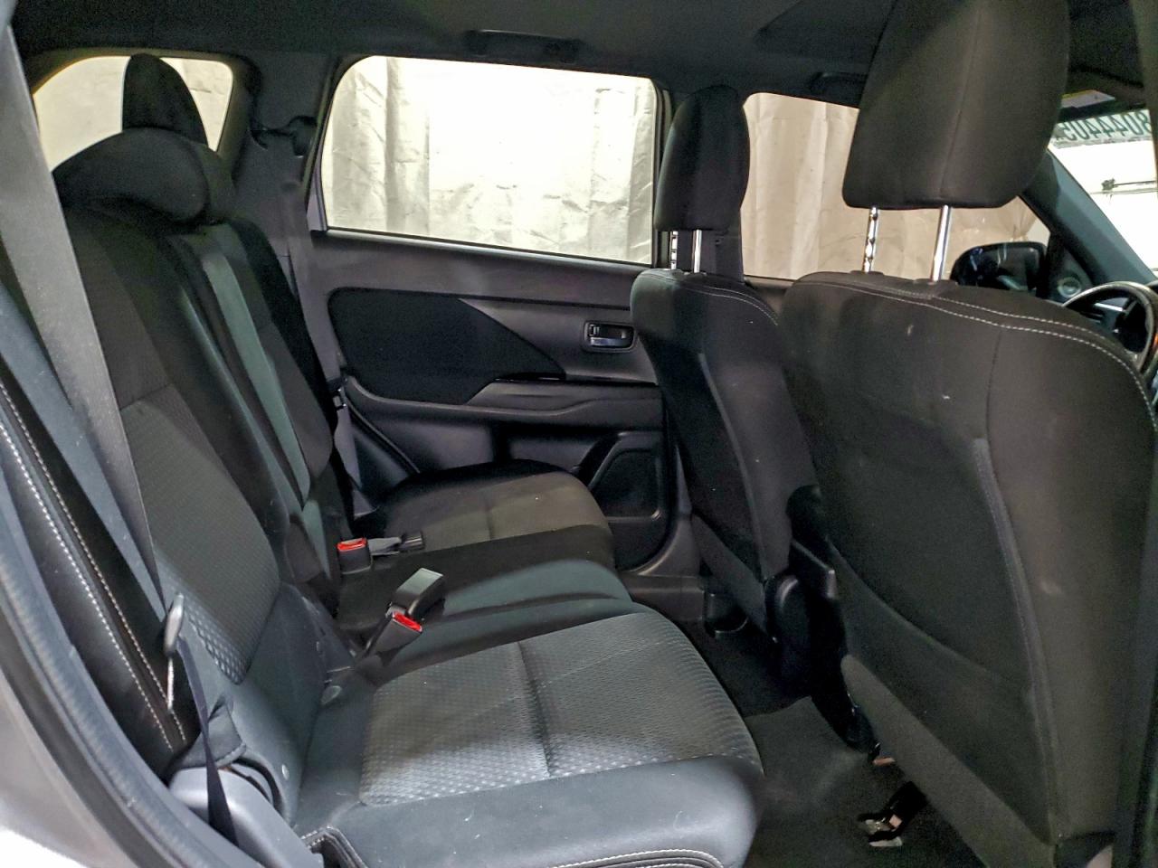 2018 MITSUBISHI OUTLANDER SE photo 11