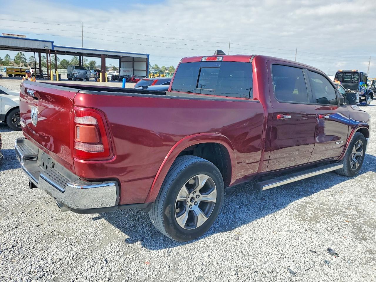 2019 RAM 1500 LARAMIE photo 3