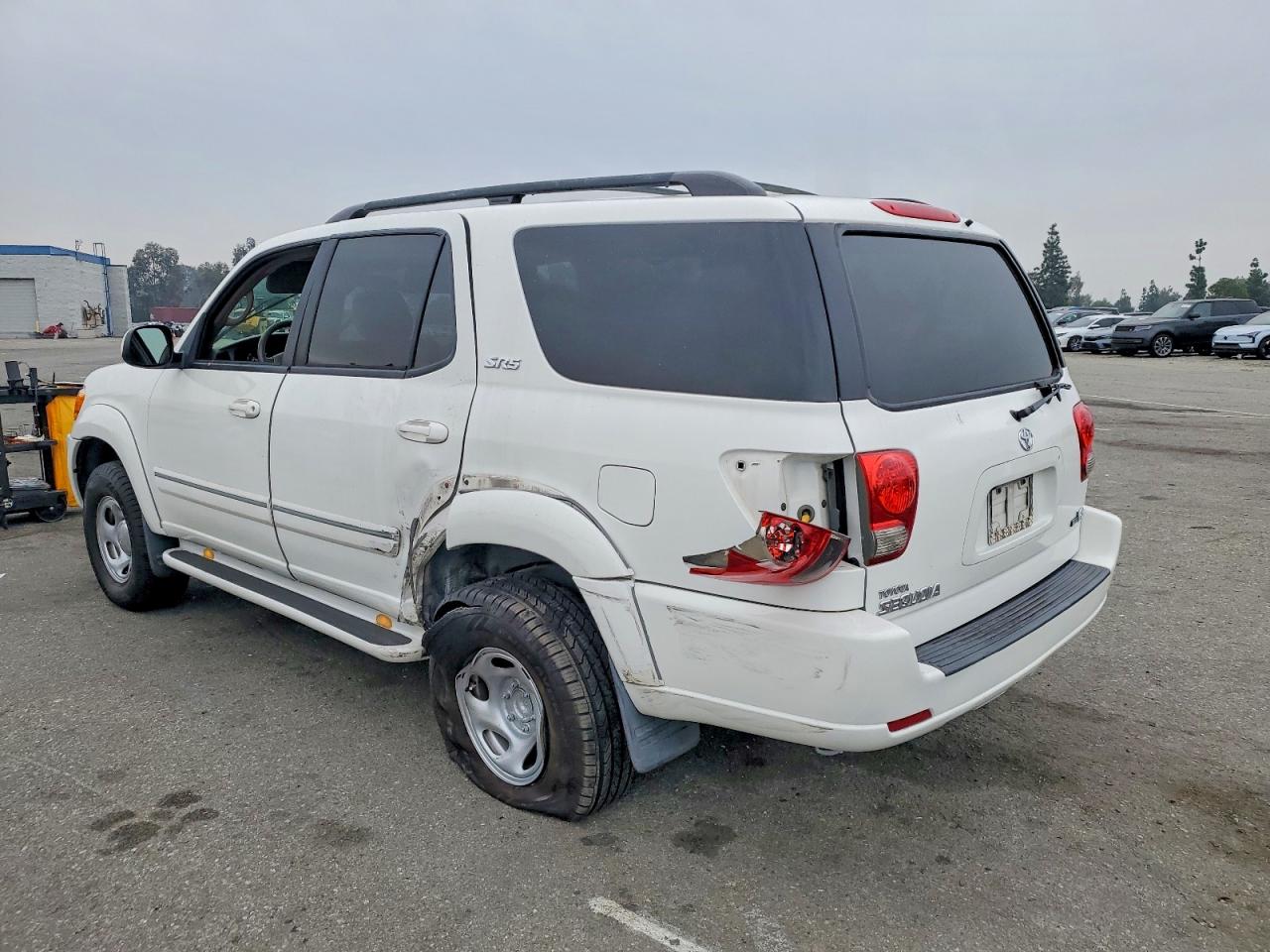 2005 TOYOTA SEQUOIA SR5 photo 2