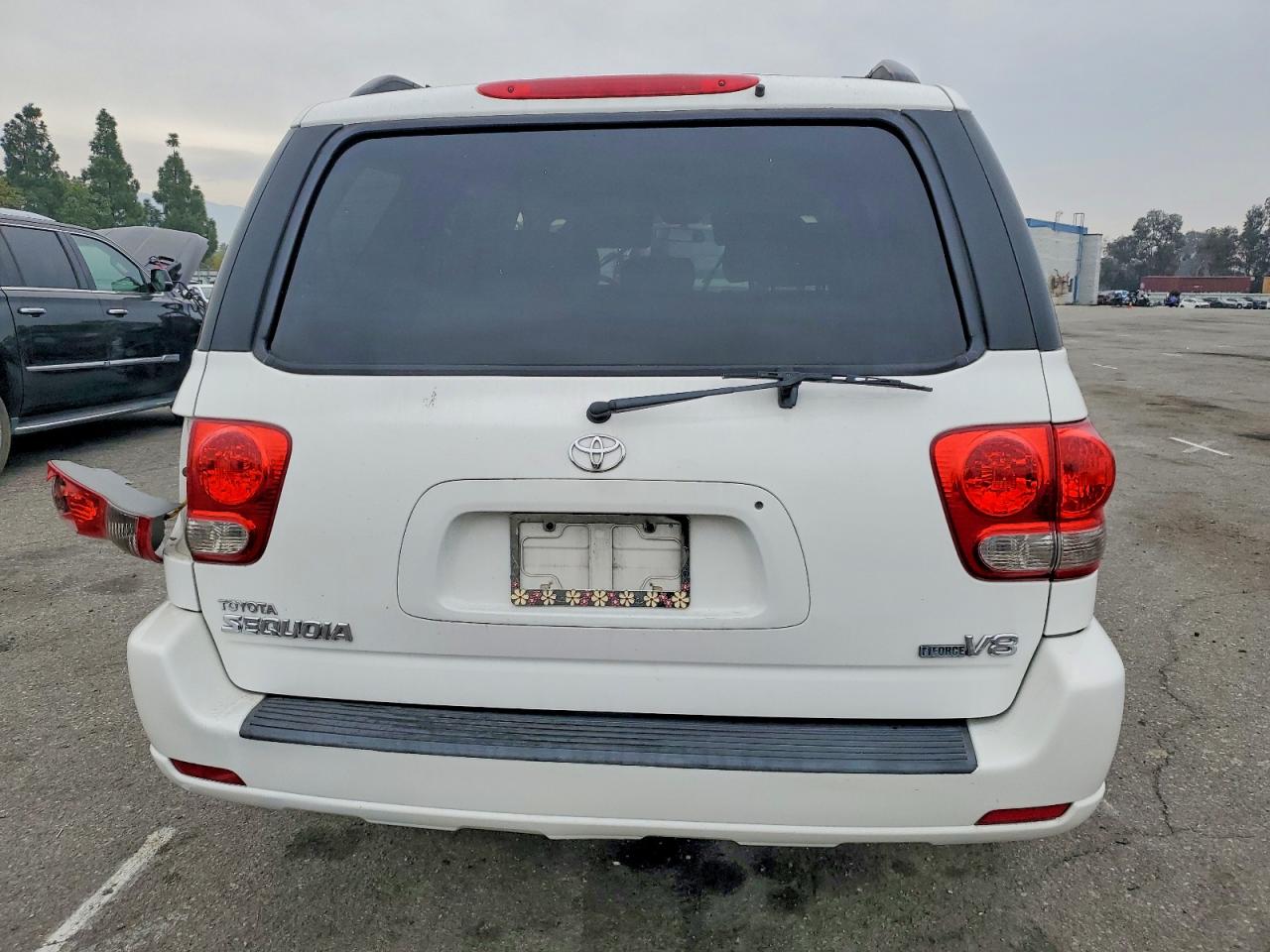2005 TOYOTA SEQUOIA SR5 photo 6