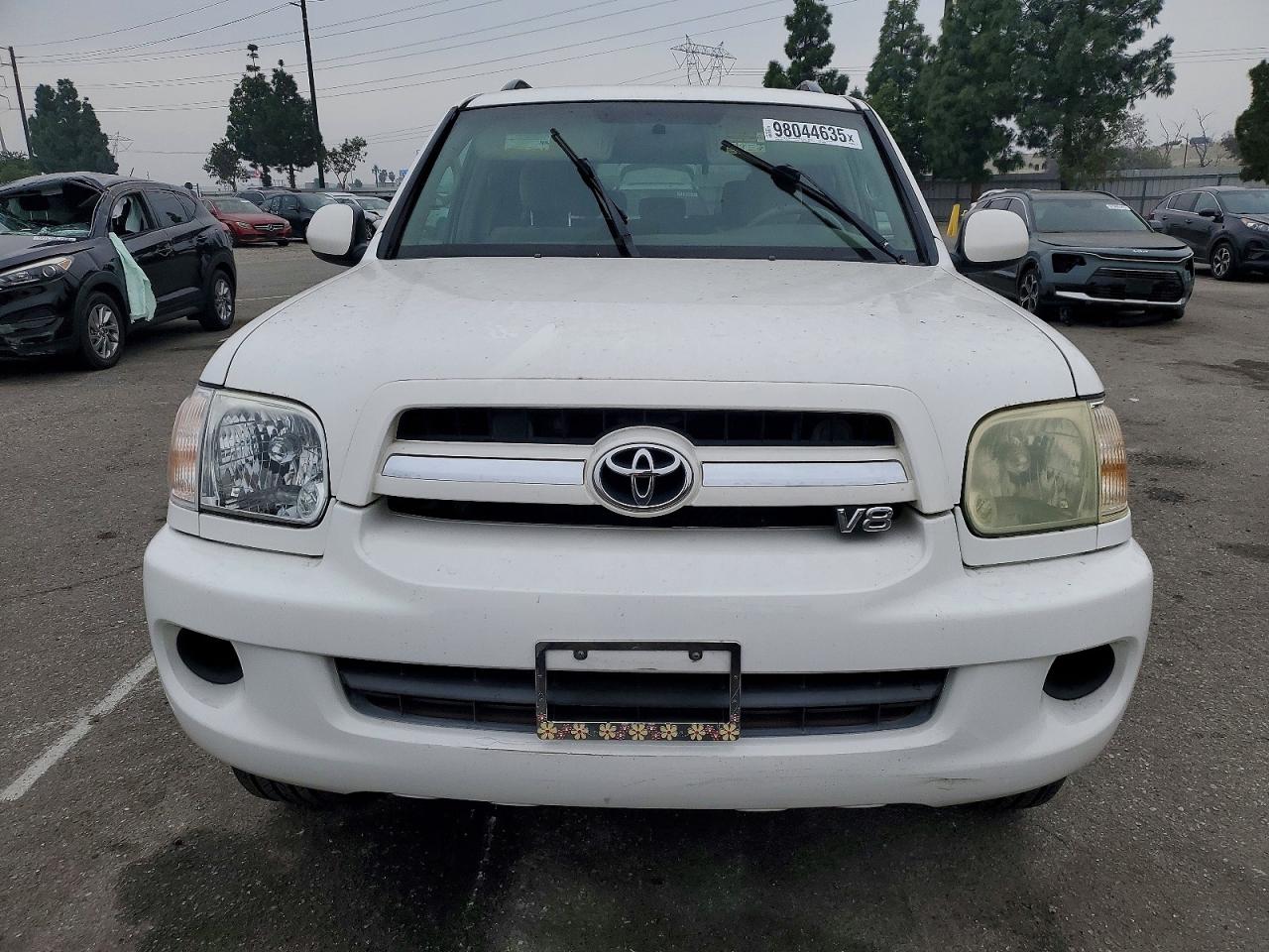 2005 TOYOTA SEQUOIA SR5 photo 5