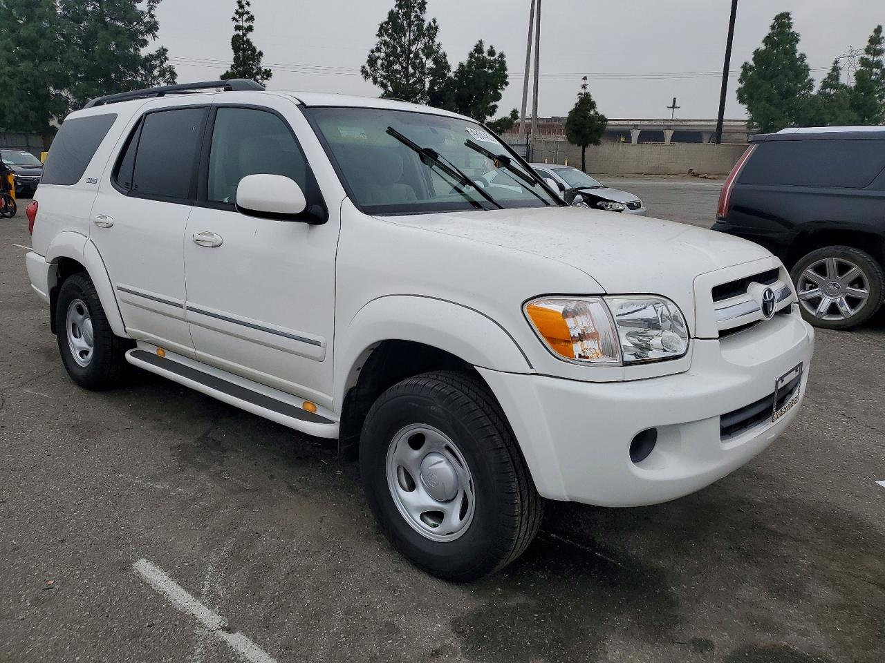 2005 TOYOTA SEQUOIA SR5 photo 4