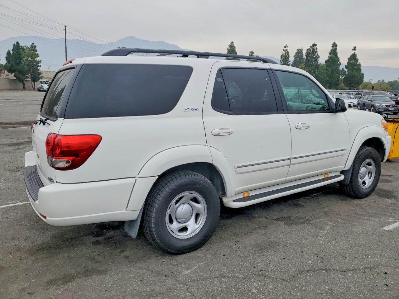 2005 TOYOTA SEQUOIA SR5 photo 3