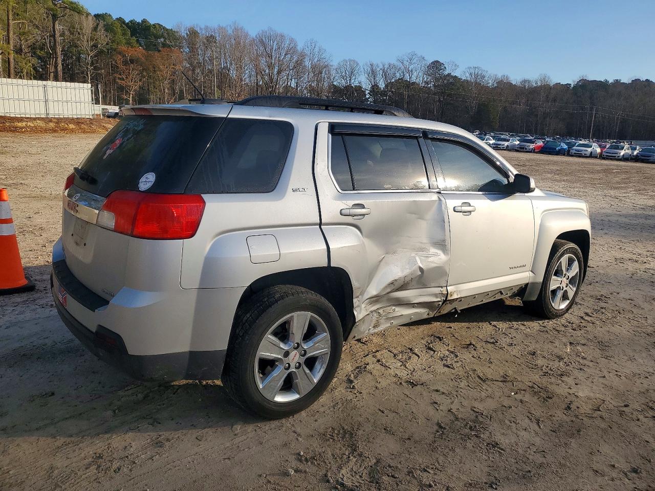 2015 GMC TERRAIN SLT photo 3