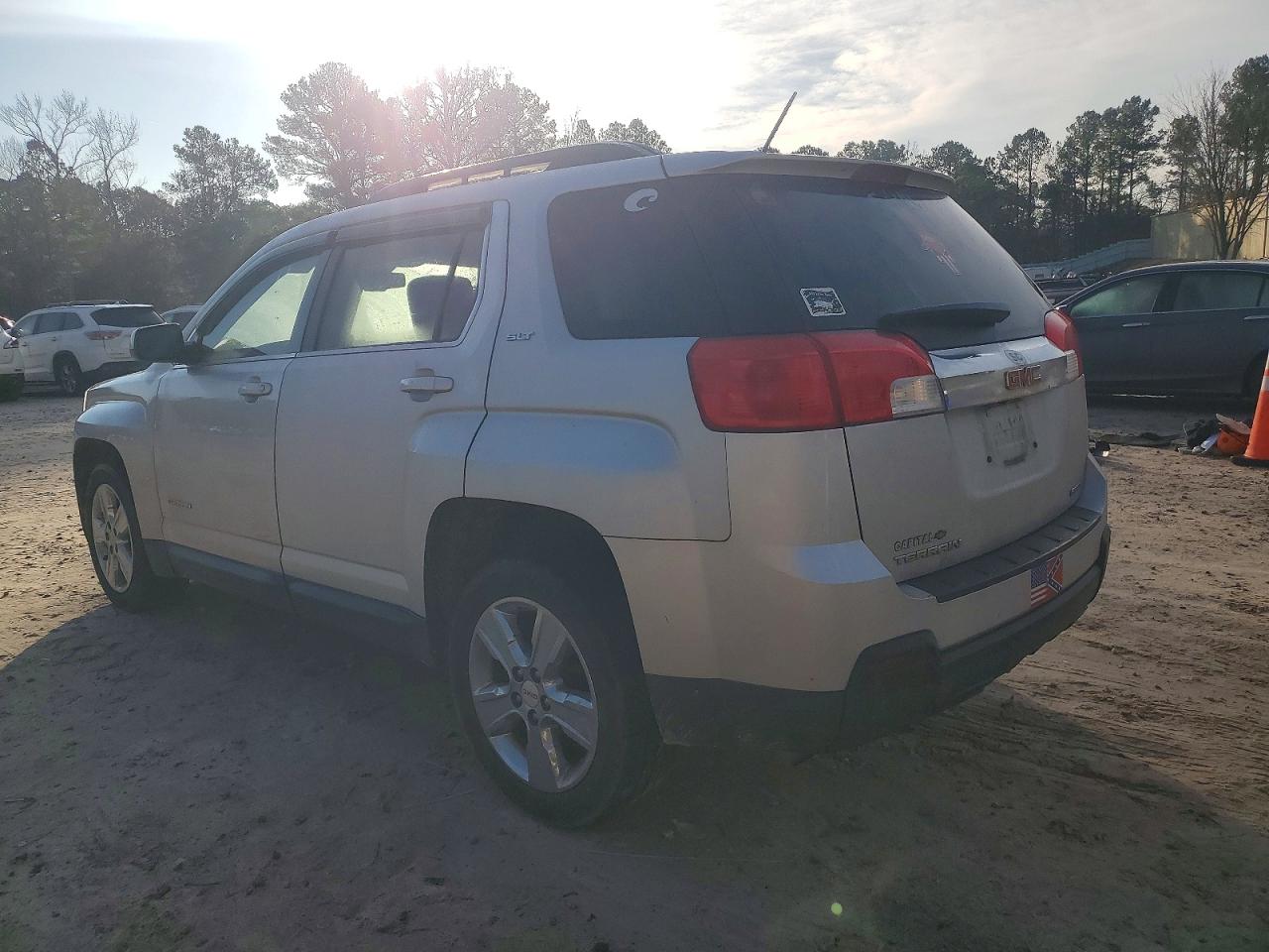 2015 GMC TERRAIN SLT photo 2