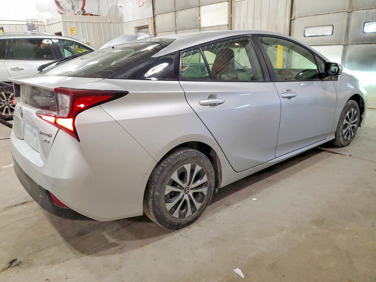 2019 TOYOTA PRIUS photo 3