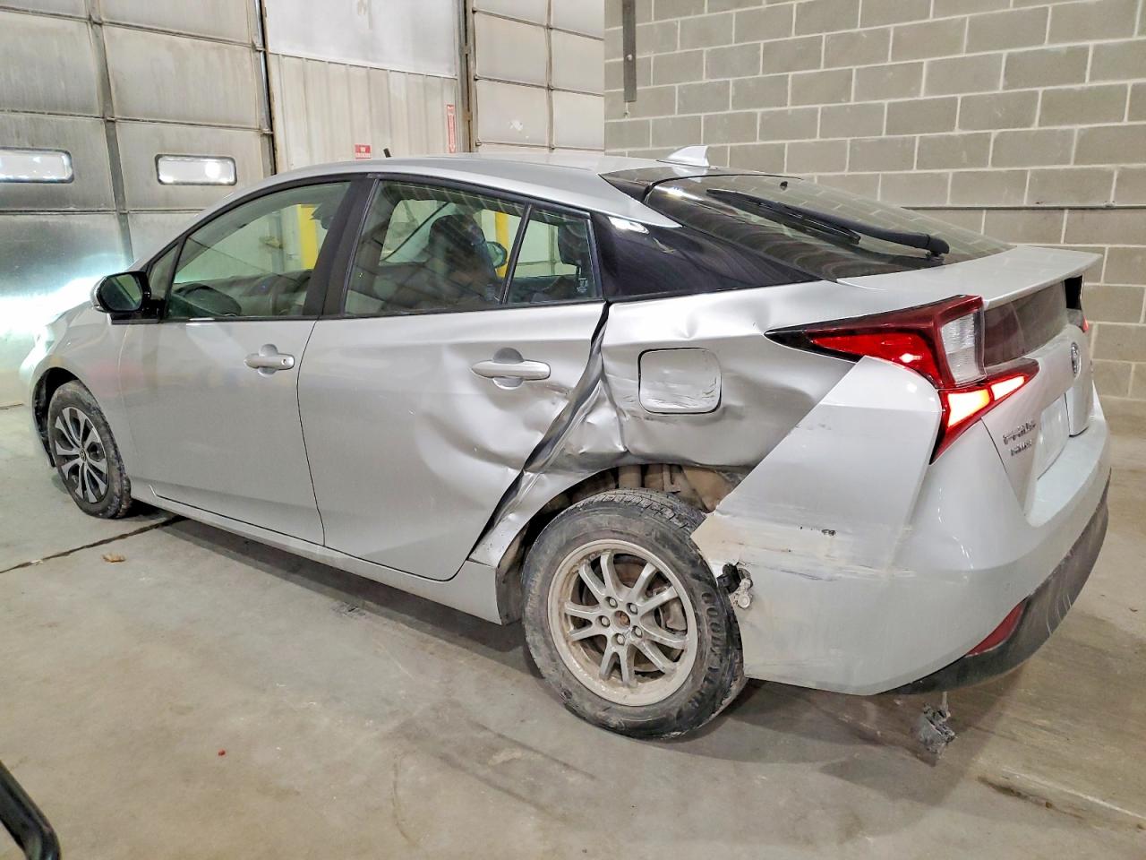 2019 TOYOTA PRIUS photo 2