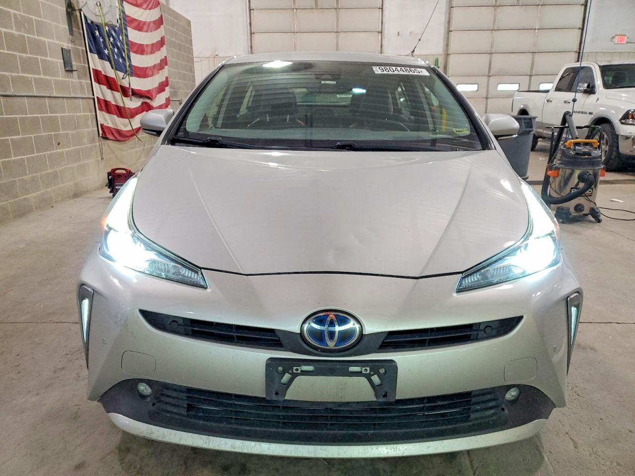 2019 TOYOTA PRIUS photo 5