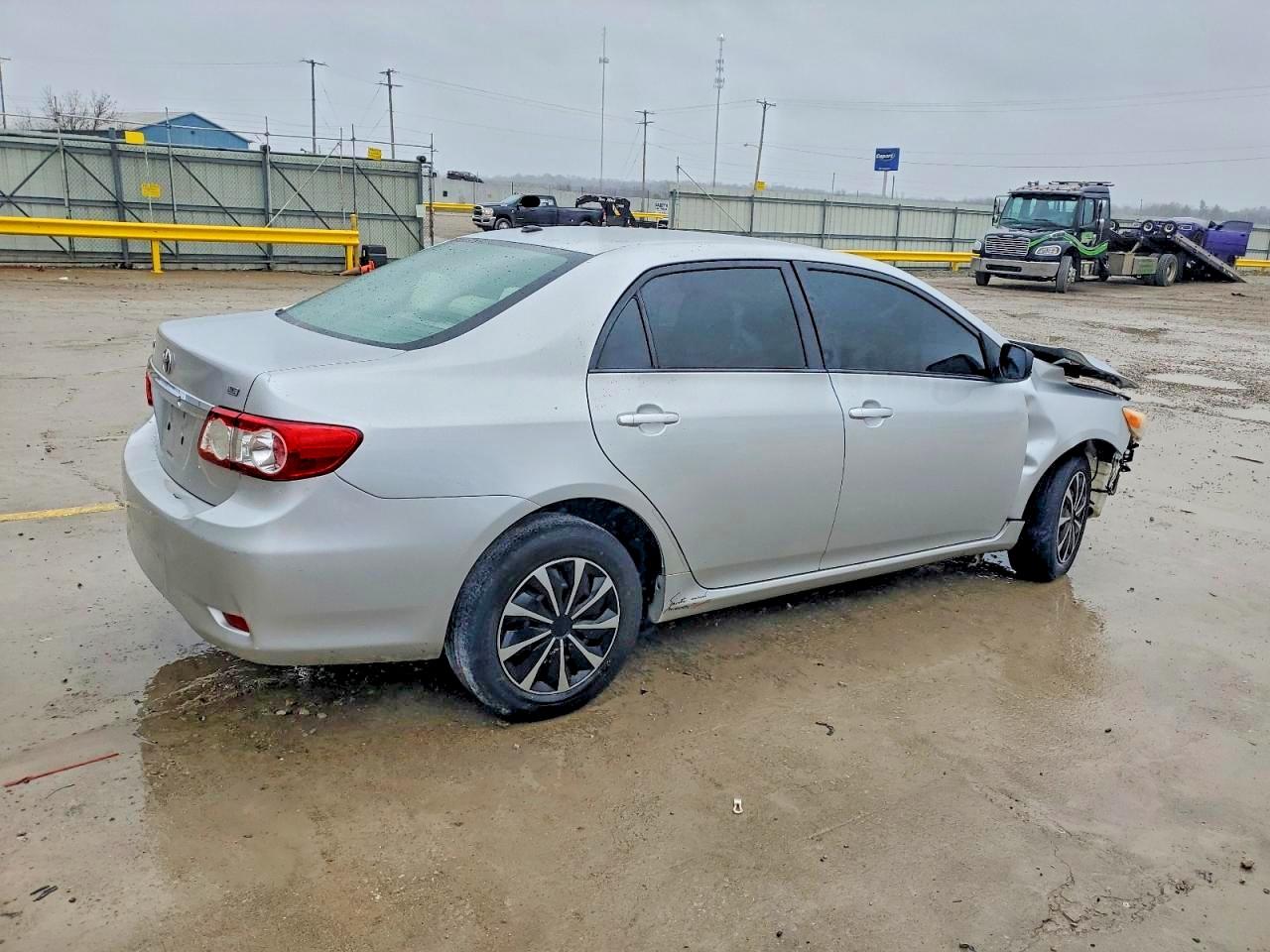 2011 TOYOTA COROLLA BASE photo 3