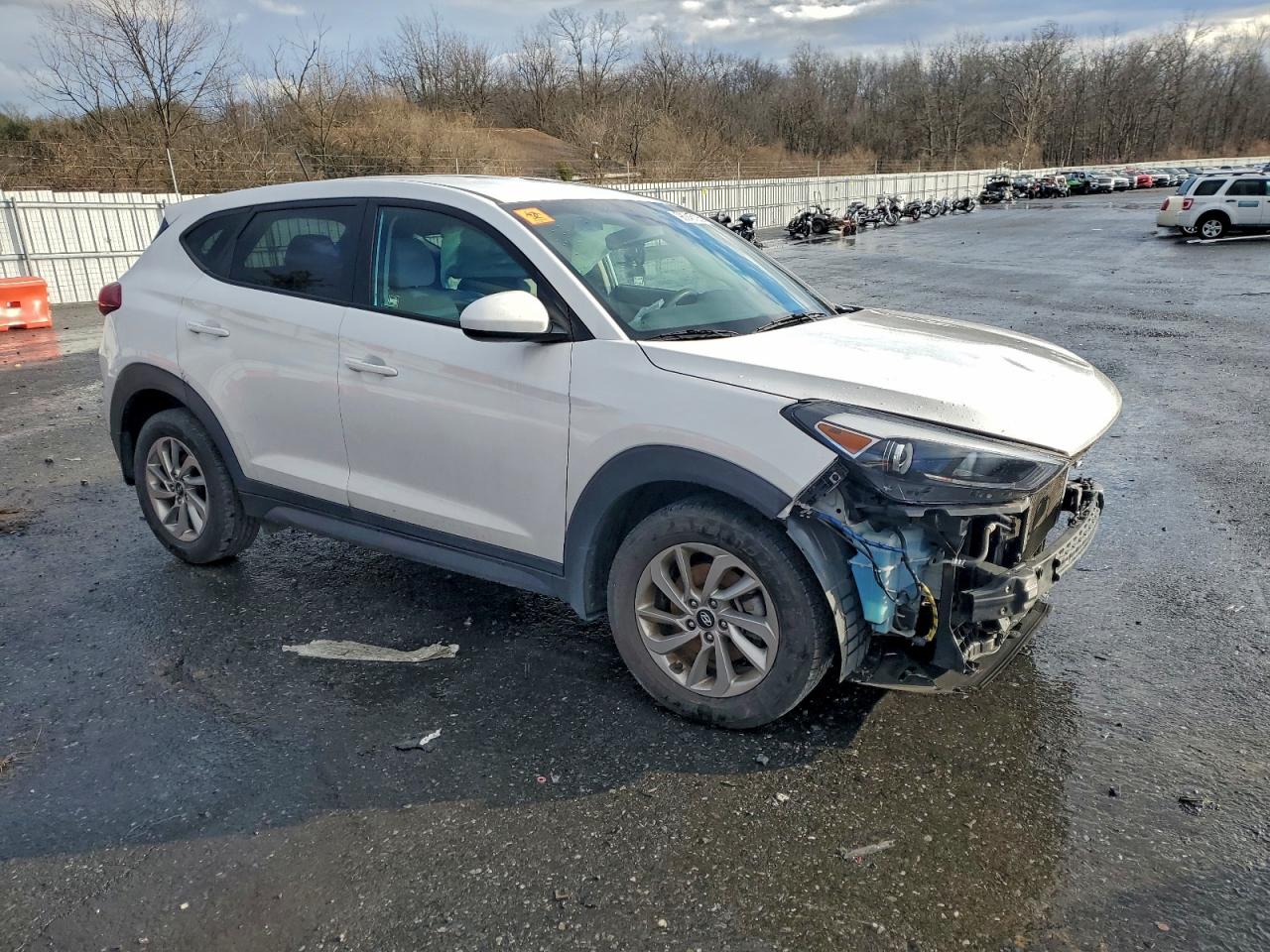 2016 HYUNDAI TUCSON SE photo 4