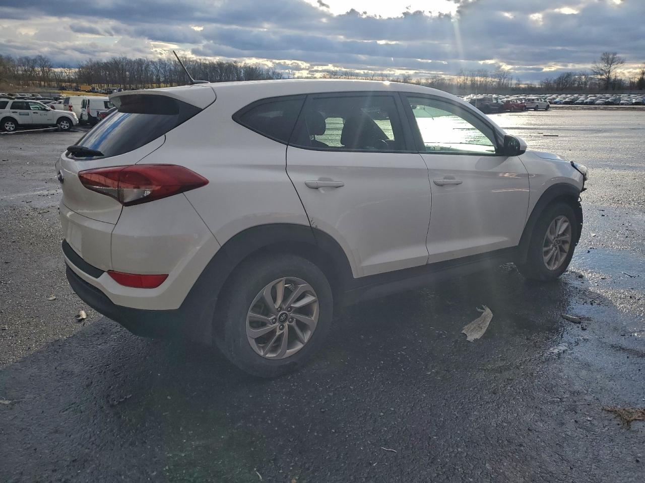 2016 HYUNDAI TUCSON SE photo 3