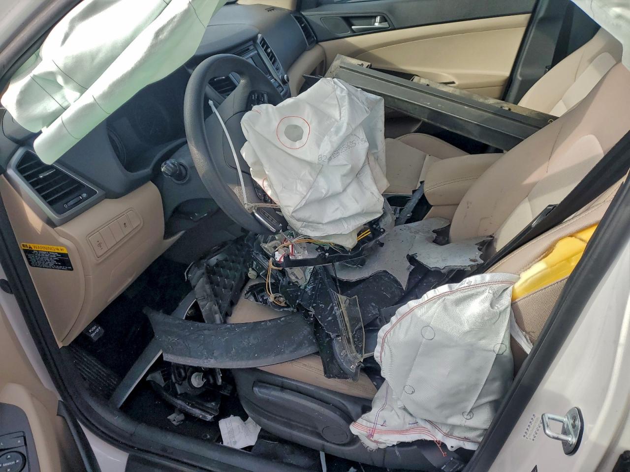 2016 HYUNDAI TUCSON SE photo 7