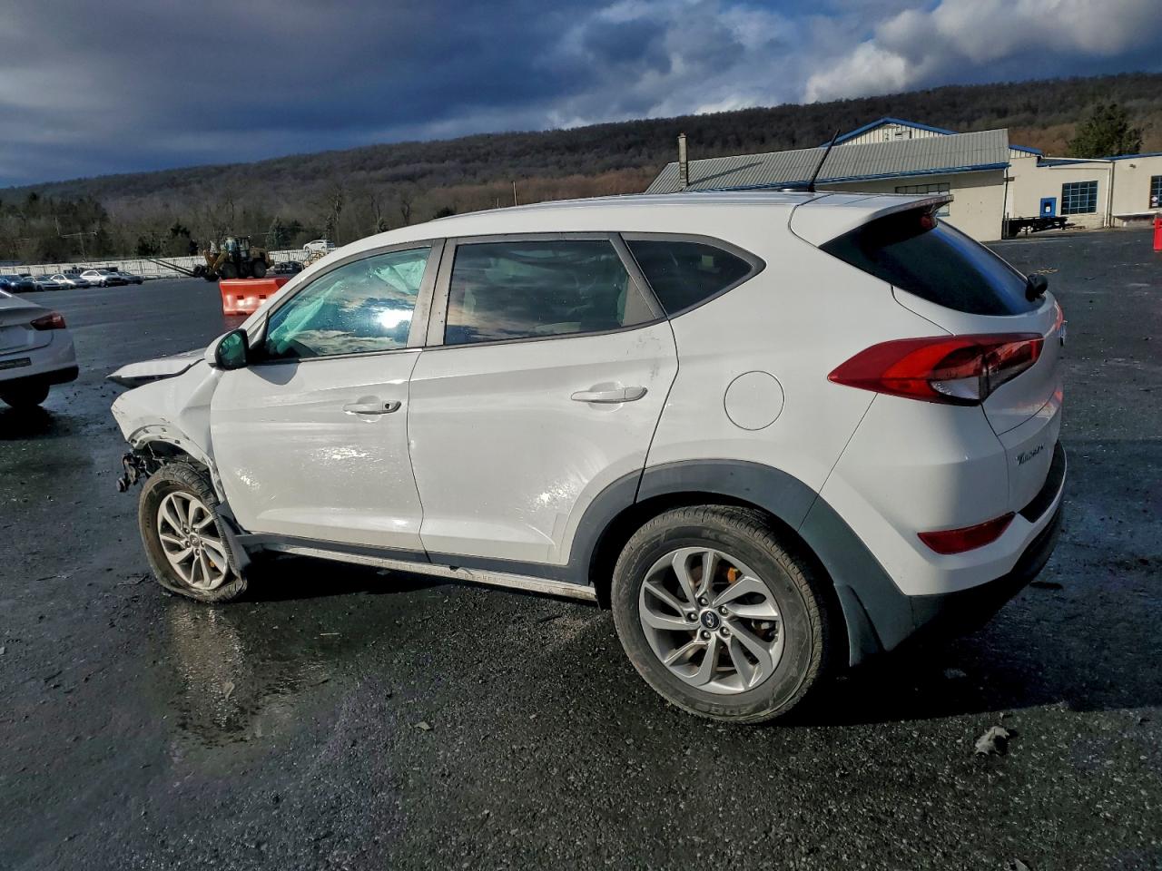 2016 HYUNDAI TUCSON SE photo 2