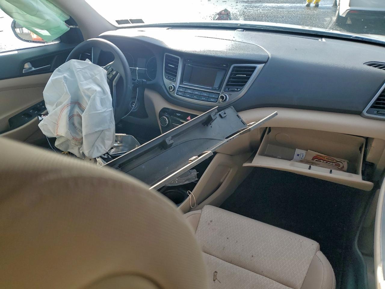 2016 HYUNDAI TUCSON SE photo 8
