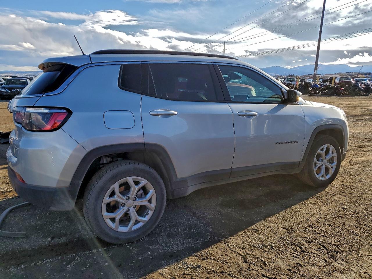 2024 JEEP COMPASS LATITUDE photo 3