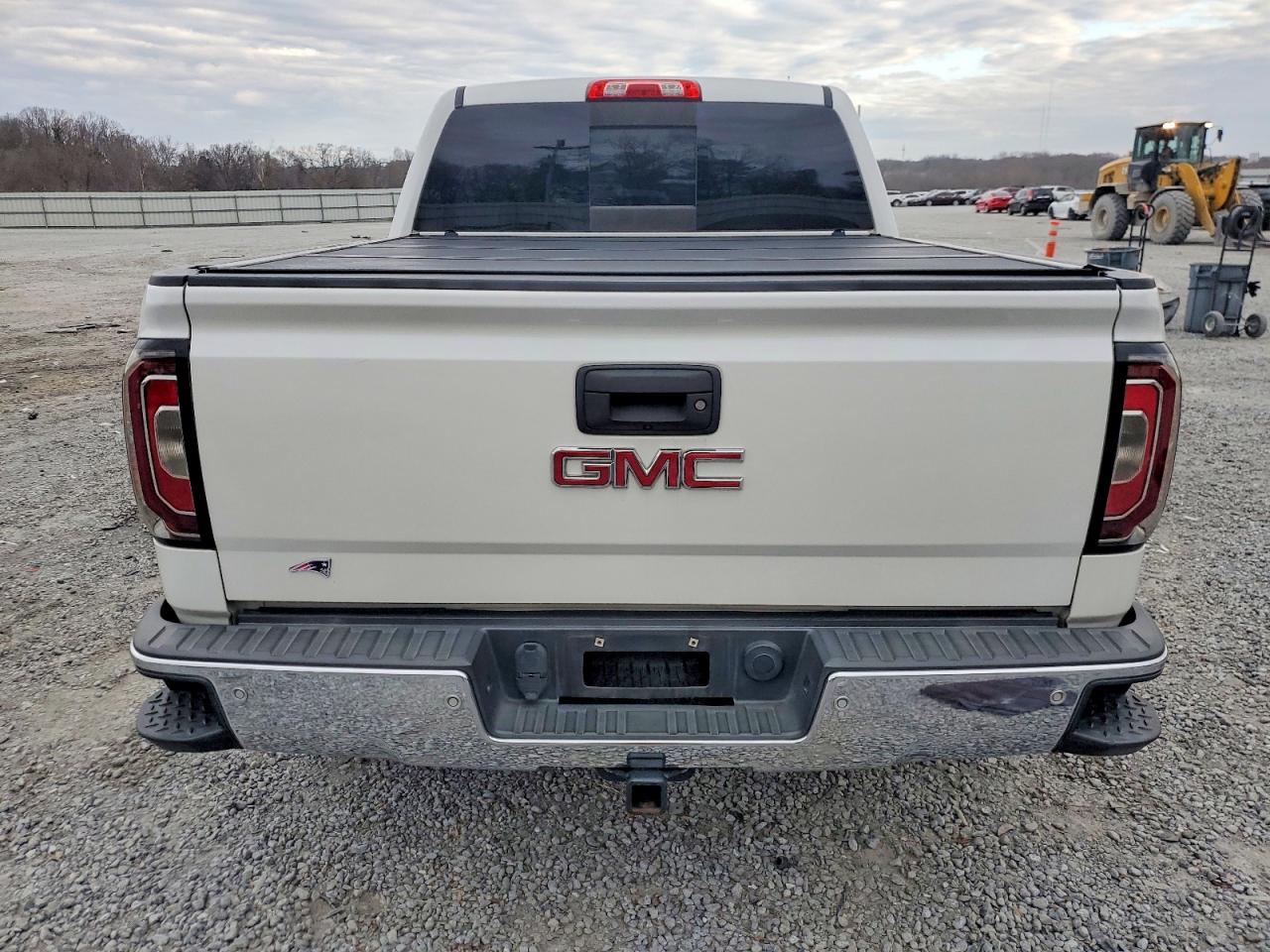 2017 GMC SIERRA K1500 SLT photo 6