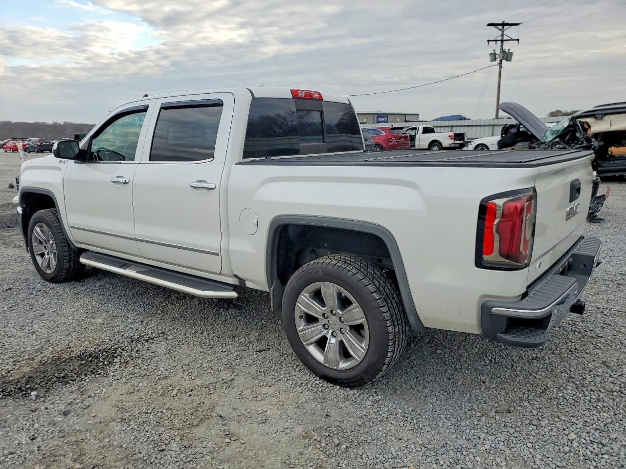 2017 GMC SIERRA K1500 SLT photo 2